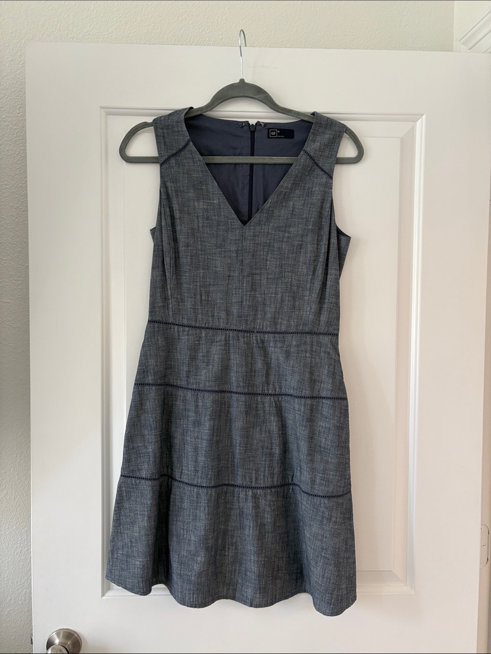 Preowned Gap Denim Sleeveless V-Neck  A-Line Dress Size 2 34 in long